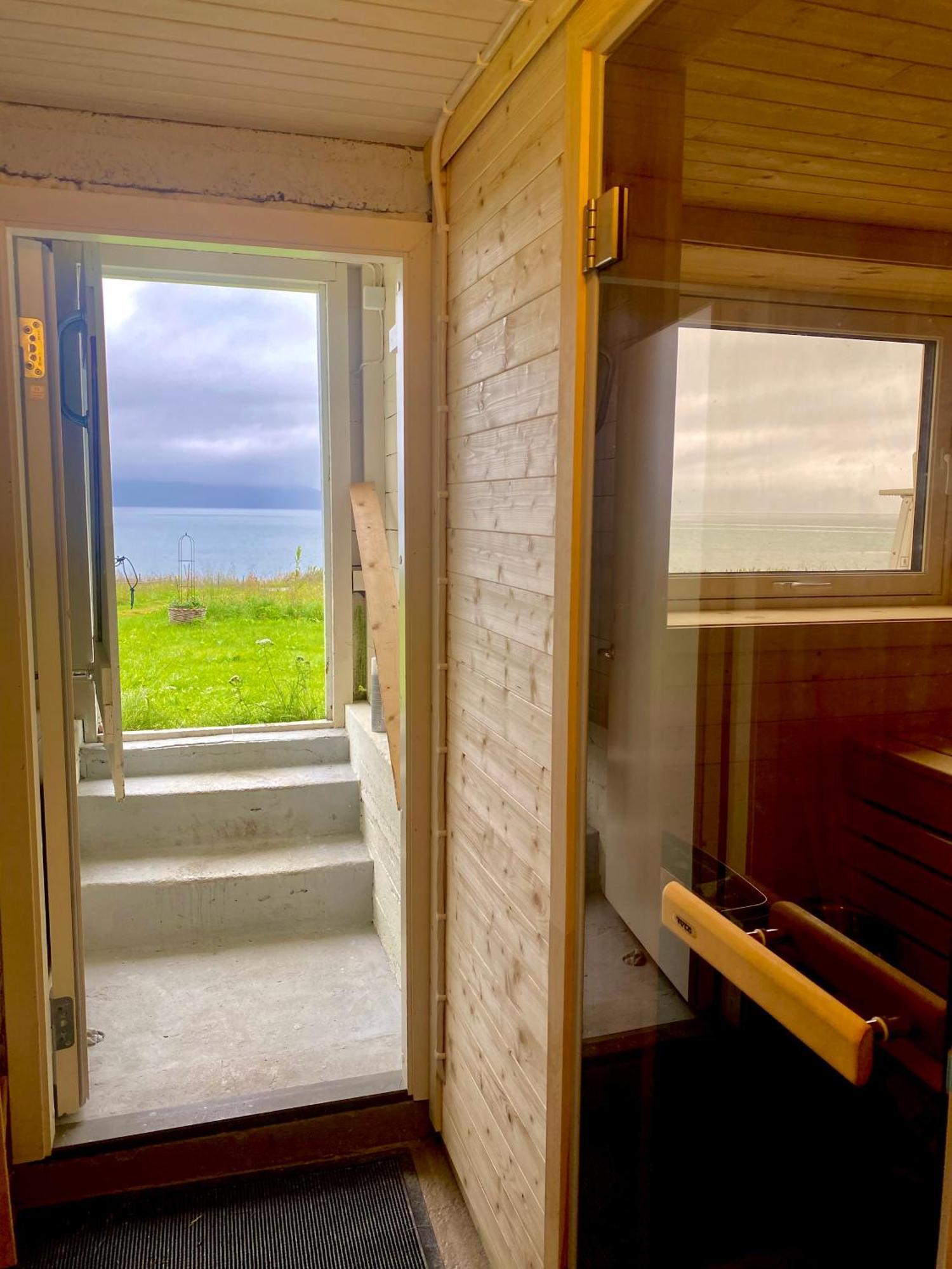 Unique And Charming Holiday Home With Fantastic Sea Views Tromso Bagian luar foto